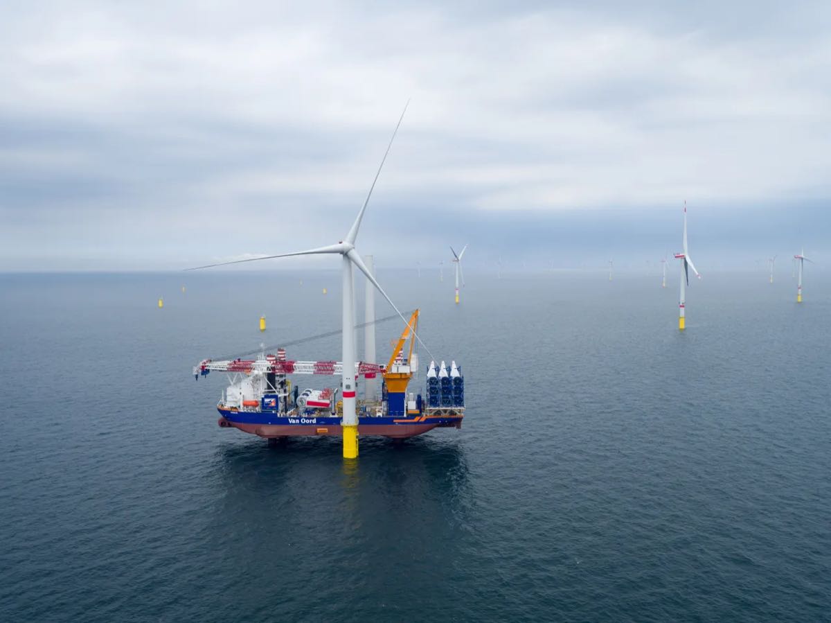 Aeolus installing a turbine at the Deutsche Bucht offshore wind farm